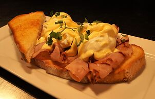 Magdala Motor Lodge & Lakeside Restaurant