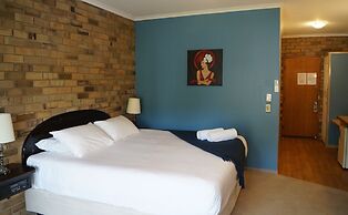 Magdala Motor Lodge & Lakeside Restaurant