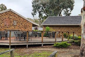 Magdala Motor Lodge & Lakeside Restaurant