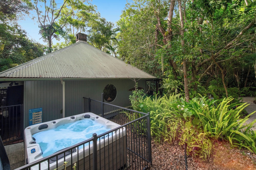 Hunchy Hideaway