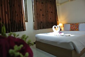 Karon Sunshine Guesthouse & Bar