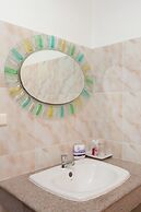 Karon Sunshine Guesthouse & Bar