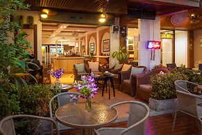 Karon Sunshine Guesthouse & Bar