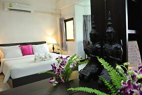 Karon Sunshine Guesthouse & Bar