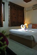 Karon Sunshine Guesthouse & Bar