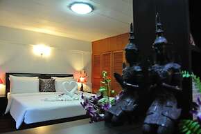 Karon Sunshine Guesthouse & Bar