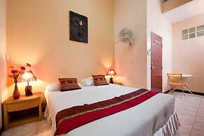 Karon Sunshine Guesthouse & Bar