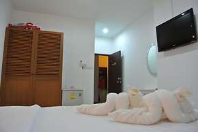 Karon Sunshine Guesthouse & Bar