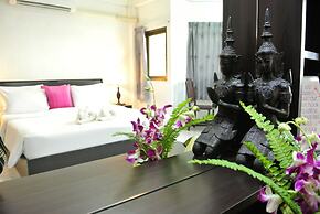 Karon Sunshine Guesthouse & Bar