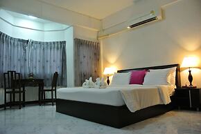 Karon Sunshine Guesthouse & Bar