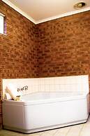 Golden River Motor Inn