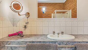 Golden River Motor Inn