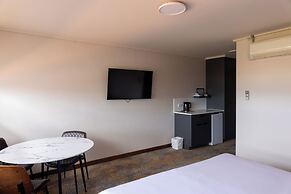 Black Buffalo Hotel