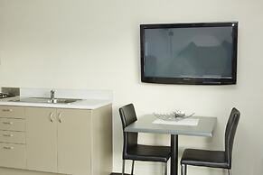 Admiral Court Motel & Apartments