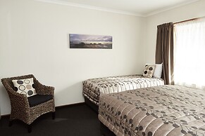 Admiral Court Motel & Apartments