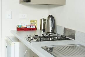 Admiral Court Motel & Apartments