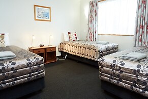 Admiral Court Motel & Apartments