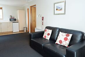 Admiral Court Motel & Apartments