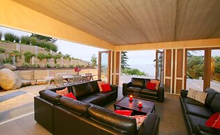 Ahu Ahu Beach Villas