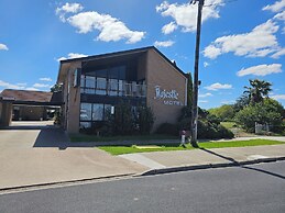 Majestic Motel