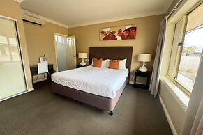 Sundowner Motel Hotel