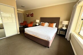 Sundowner Motel Hotel