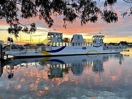 Captains Cove Waterfront Resort