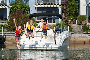 Captains Cove Waterfront Resort