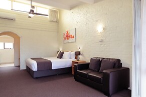 Barclay Motor Inn