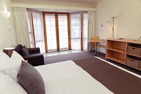 Barclay Motor Inn