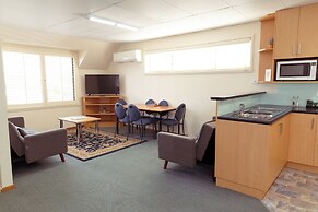 Barclay Motor Inn