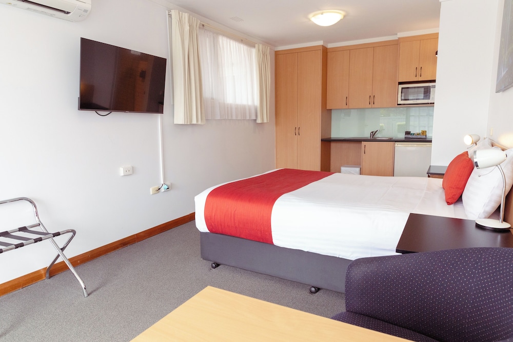 Barclay Motor Inn