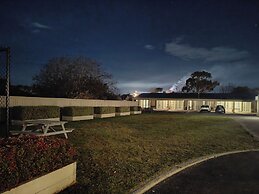 Barclay Motor Inn