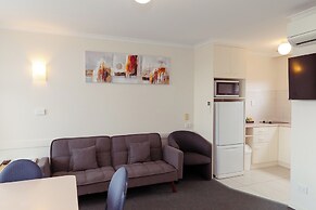 Barclay Motor Inn