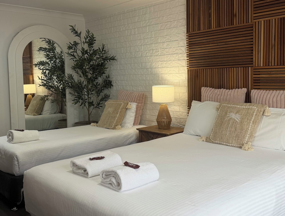 Beachmere Palms Motel