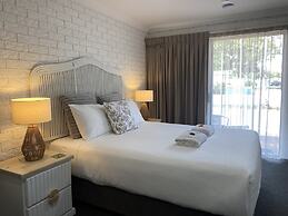 Beachmere Palms Motel