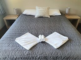 Bay Vista Waterfront Motel Picton