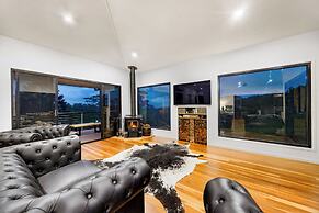 Whispering Valley Cottage Retreat