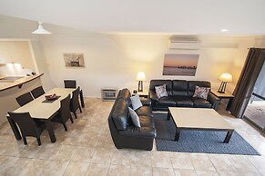 Bayshore Beachside Resort