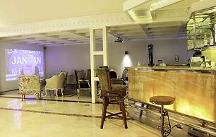 Amos Cozy Hotel & Convention Hall