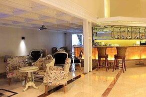 Amos Cozy Hotel & Convention Hall