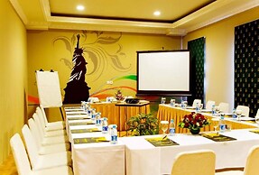 Amos Cozy Hotel & Convention Hall