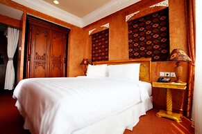 Amos Cozy Hotel & Convention Hall