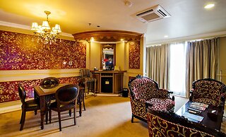 Amos Cozy Hotel & Convention Hall