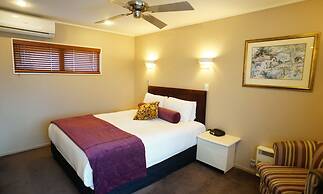 Cornwall Park Motor Inn
