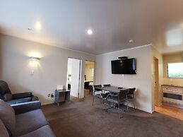 Cornwall Park Motor Inn