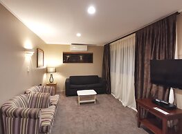 Cornwall Park Motor Inn