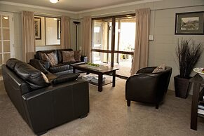 B&B @ the Redwoods