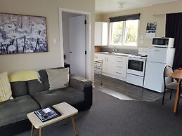 554 Moana Court Motel