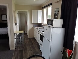 554 Moana Court Motel